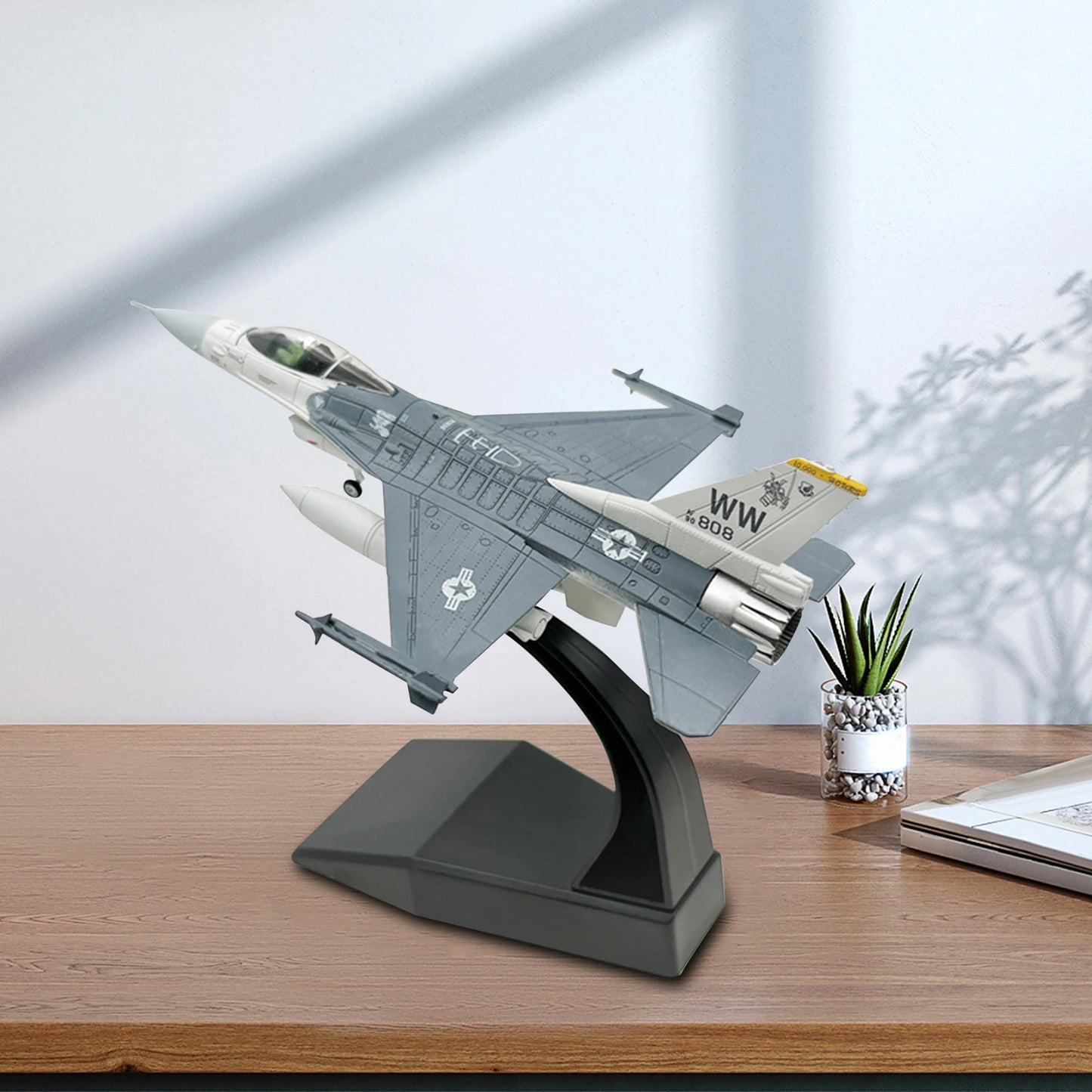 F-16 Fighter Model Plane (1:100)