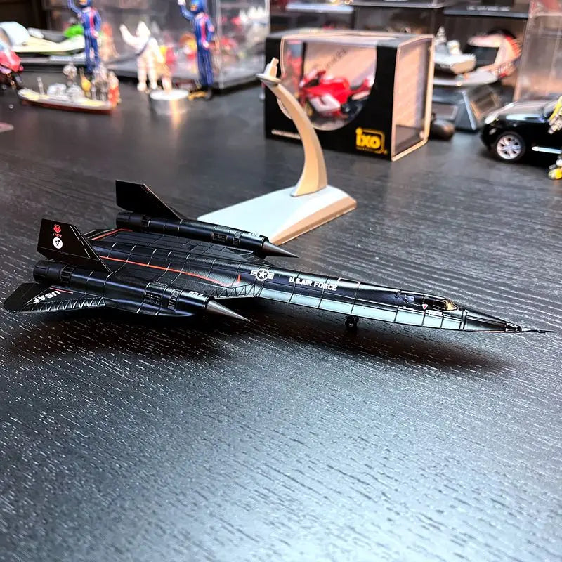 SR-71 Fighter Jet SR71 Blackbird Model (1:144)